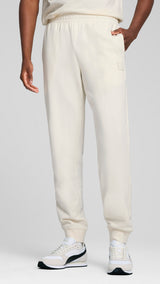 Puma essentials elevated pants in no dye - Model Shot 01