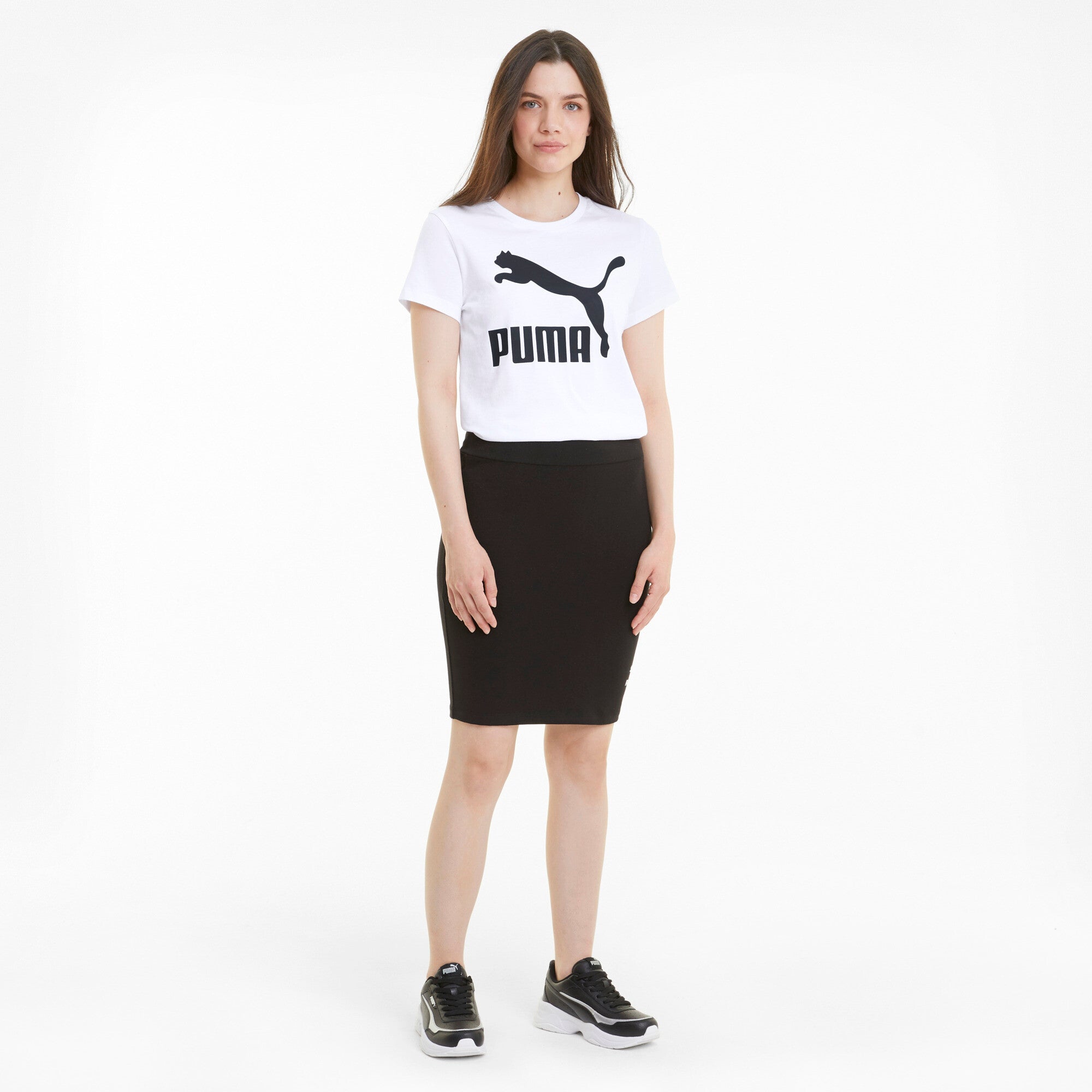 Puma classics logo tee in black - Model Shot 03