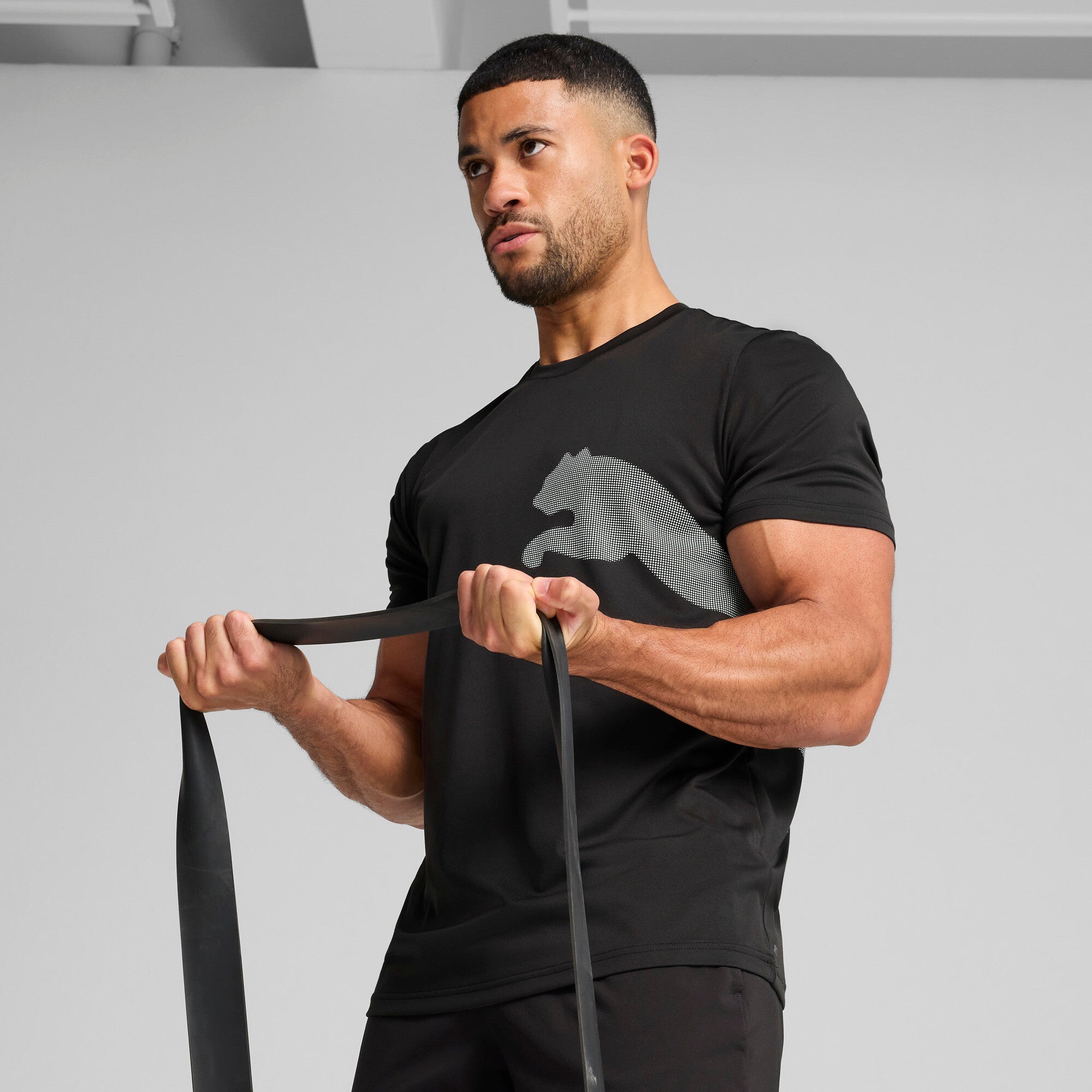 Puma train all day big logo tee in black - Model Shot 01