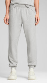 Puma essentials elevated pants in light gray heather - Model Shot 01