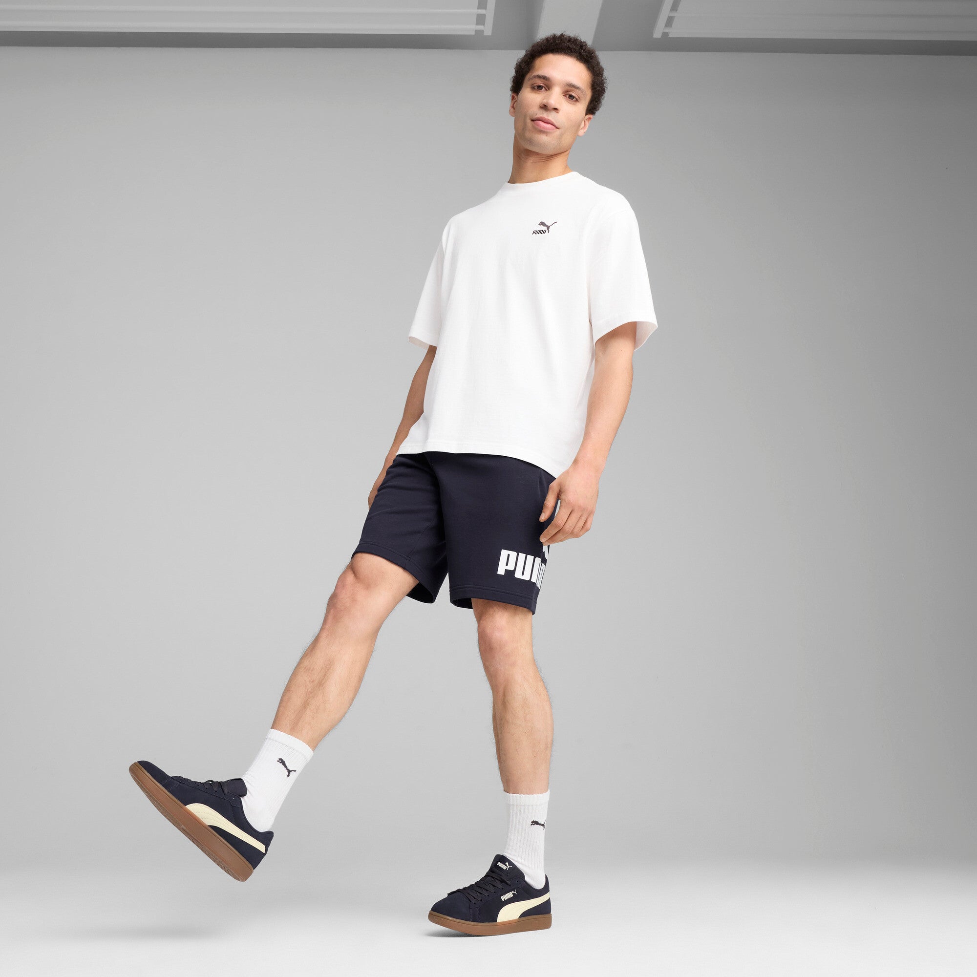 Puma essentials big no. 1 logo 10" shorts in black - Model Shot 03
