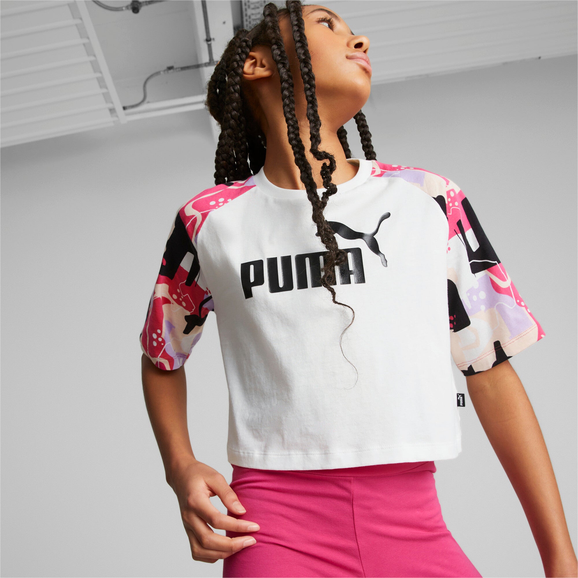 Puma essentials+ street art printed tee youth in white - Model Shot 01