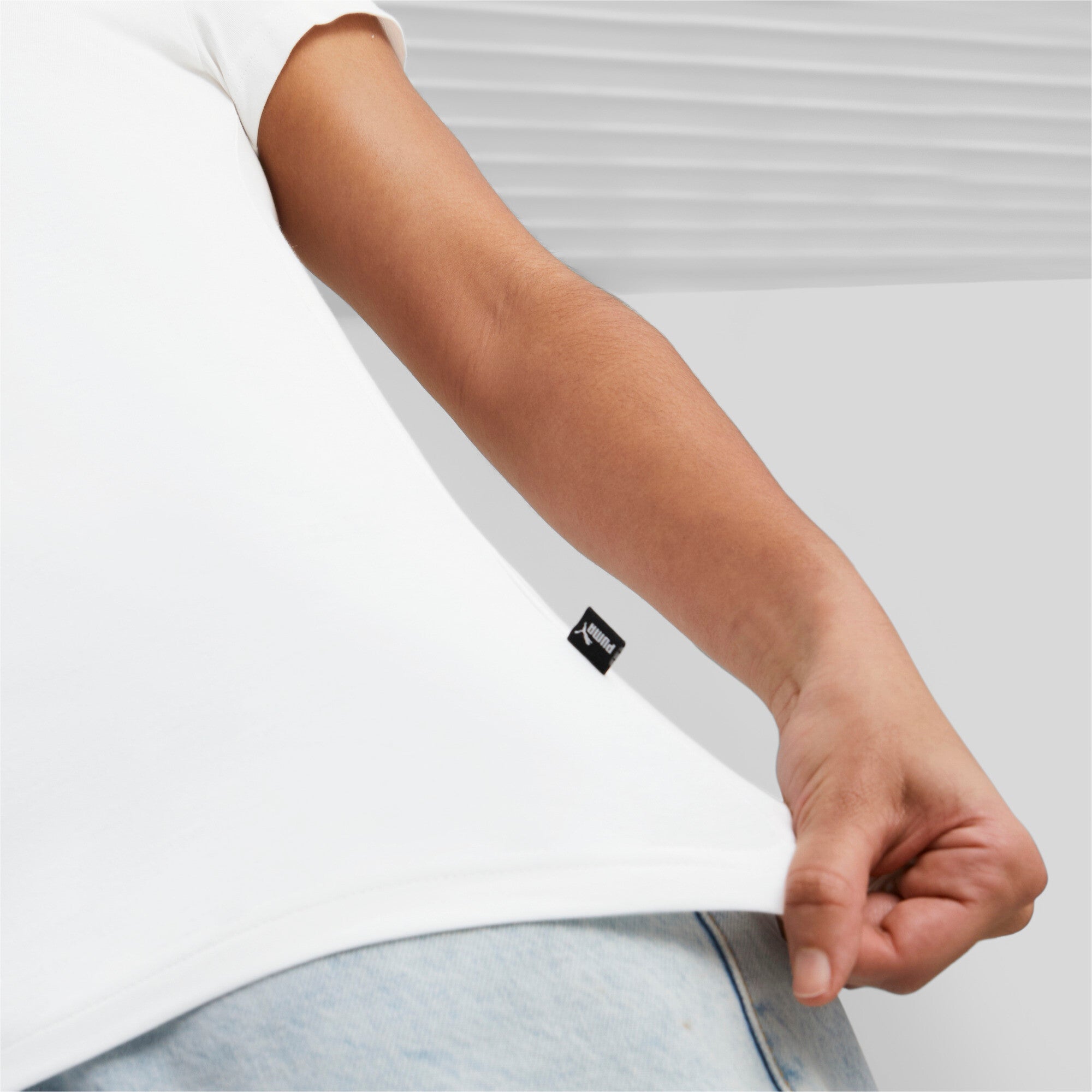 Puma graphics she moves us tee women in white - Model Shot 02
