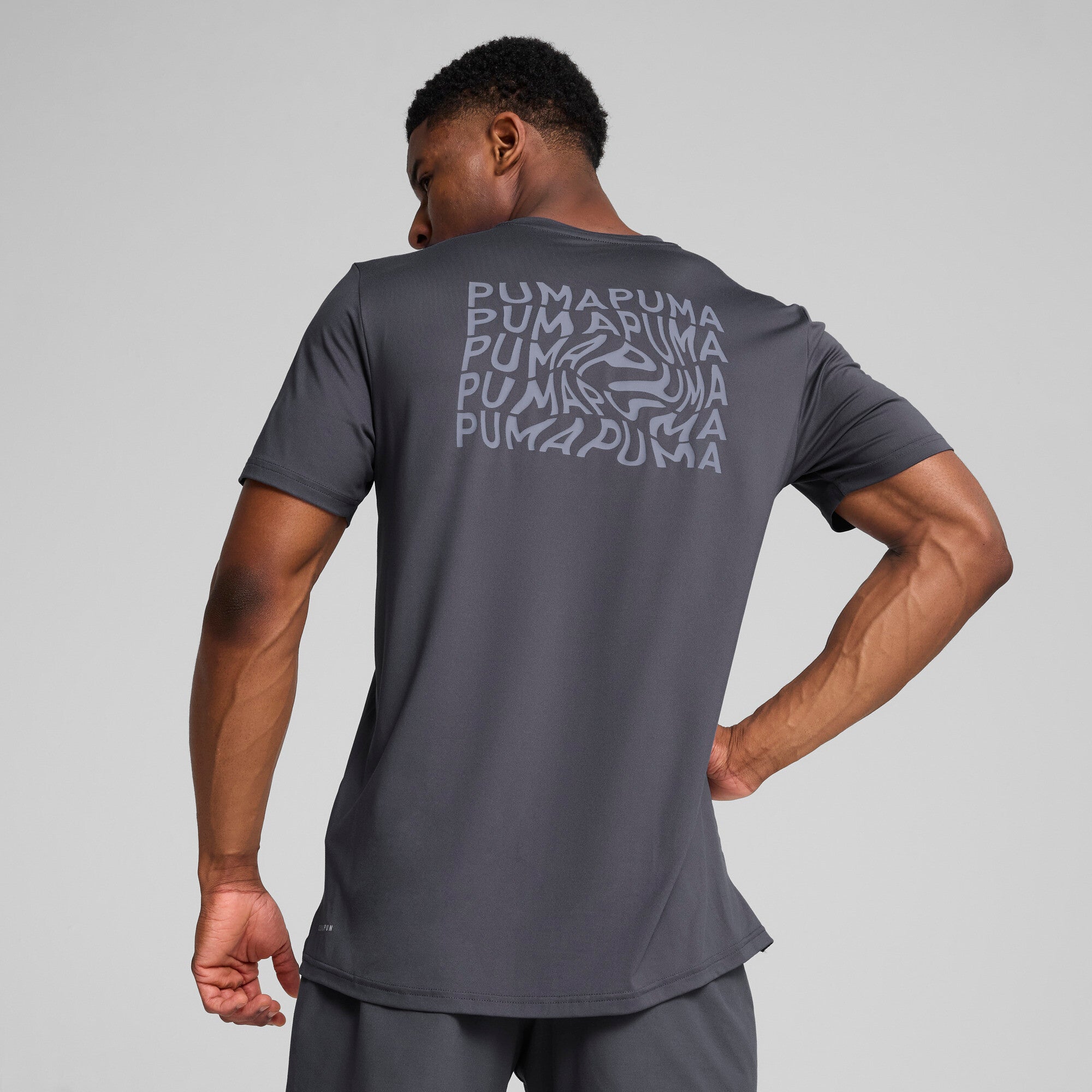 Puma CLOUDSPUN soft branded tee in galactic gray - Model Shot 02