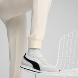 Puma essentials elevated pants in no dye - Model Shot 02