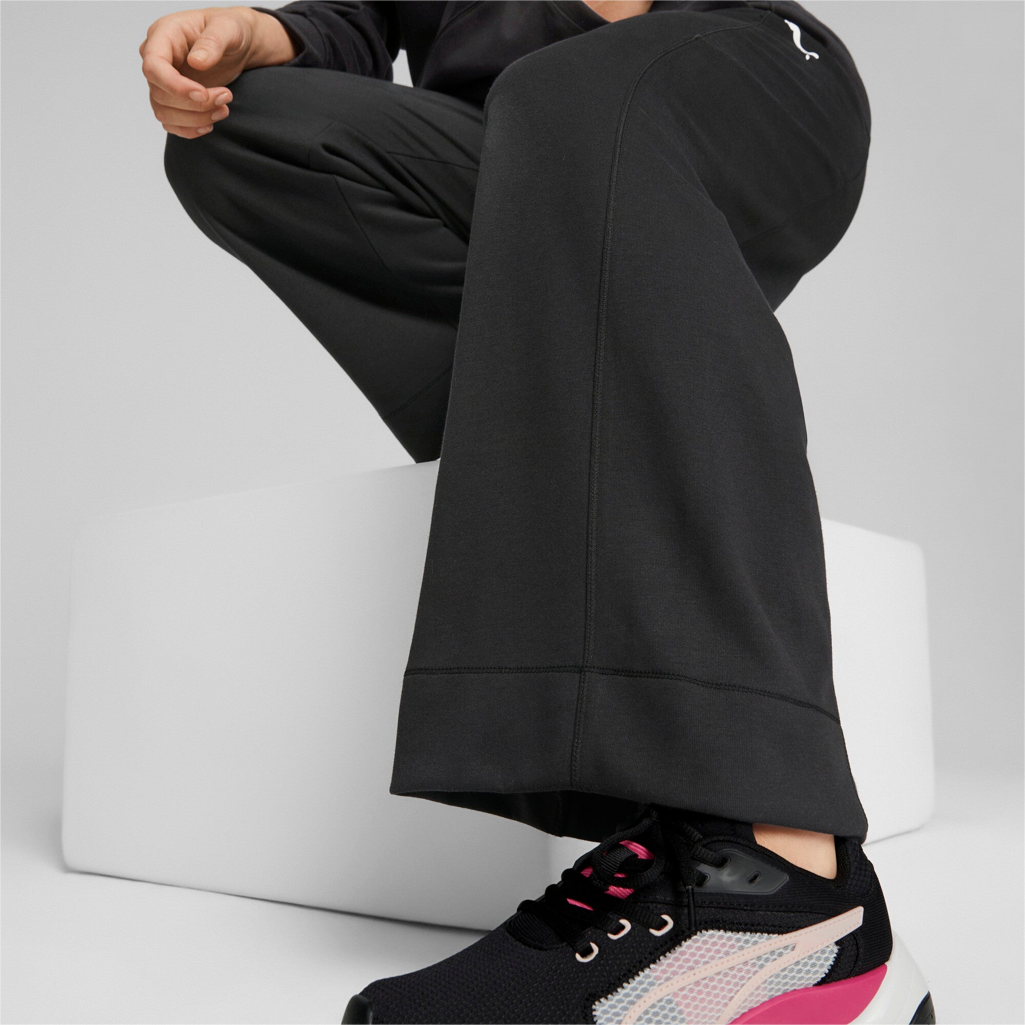 Puma modern sports pants women in black - Model Shot 03