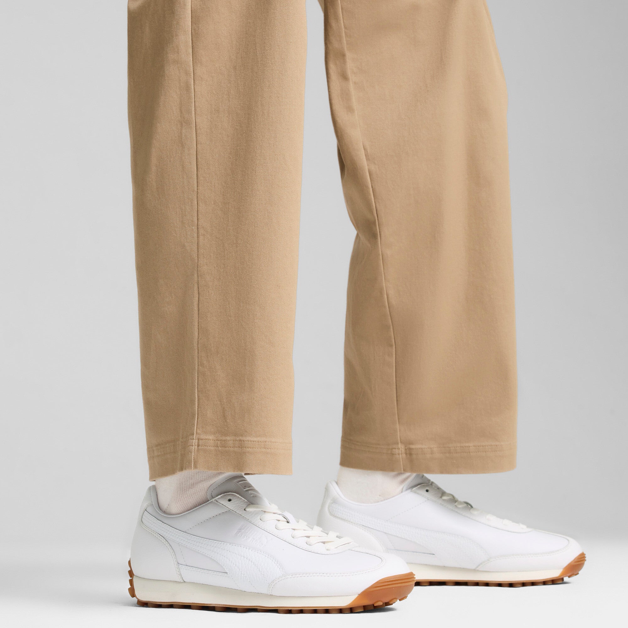 Puma easy rider leather sneakers in white - Model Shot 01