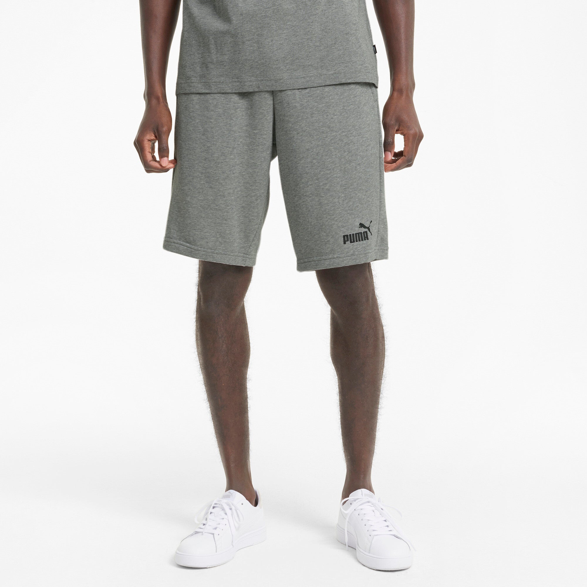 Puma essentials shorts in black - Model Shot 01