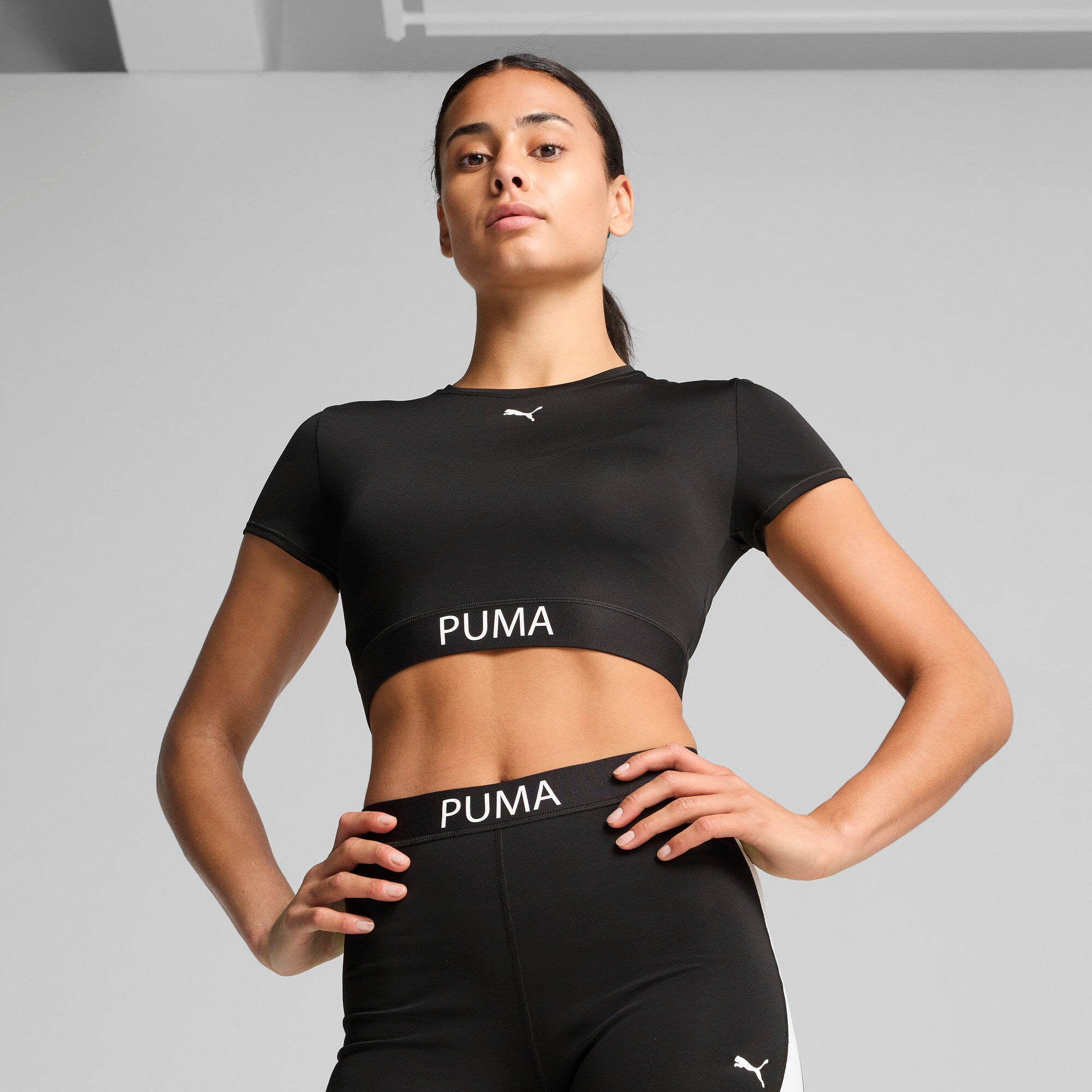 Puma strong crop tee in black - Model Shot 01