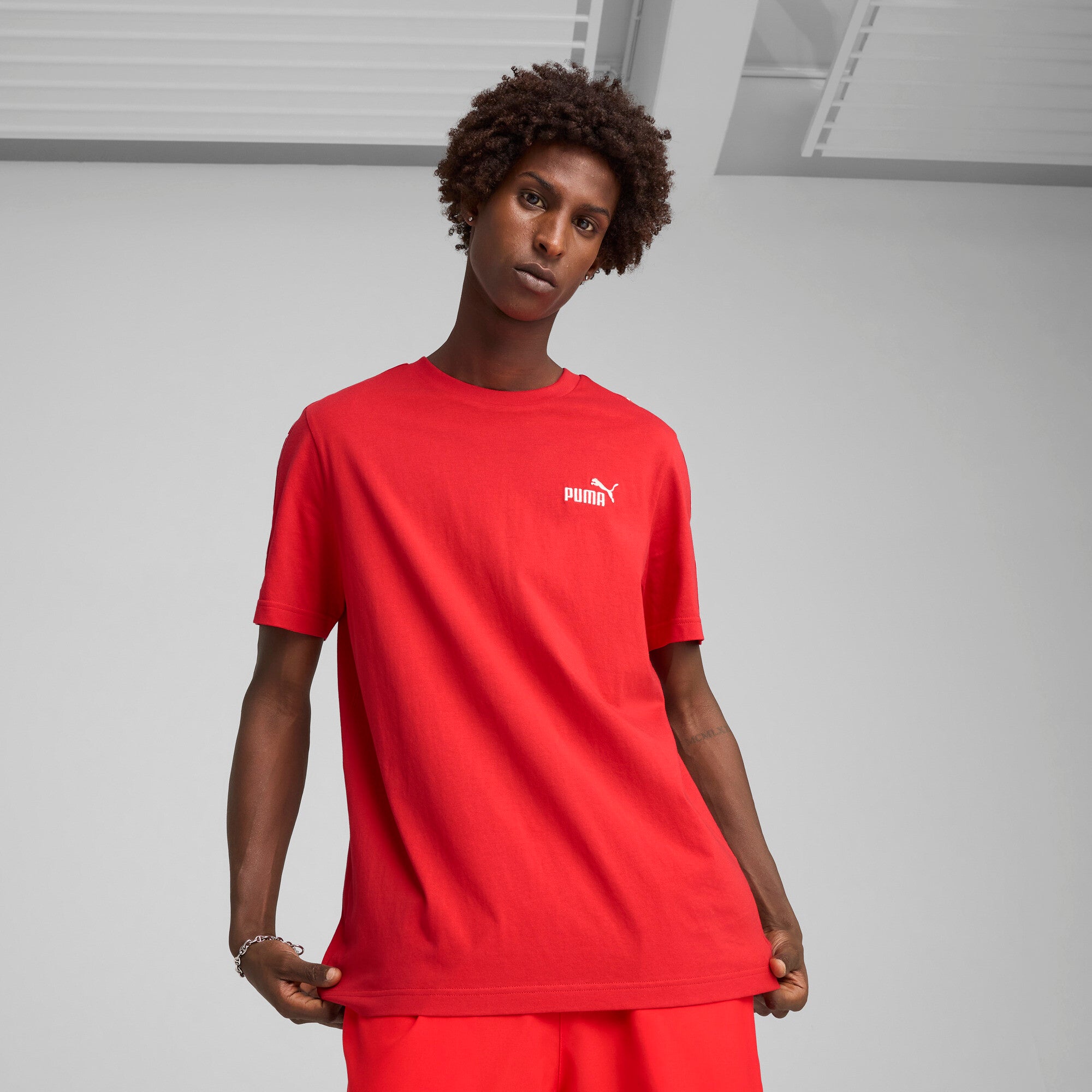 Puma essentials tape tee in for all time red - Model Shot 01