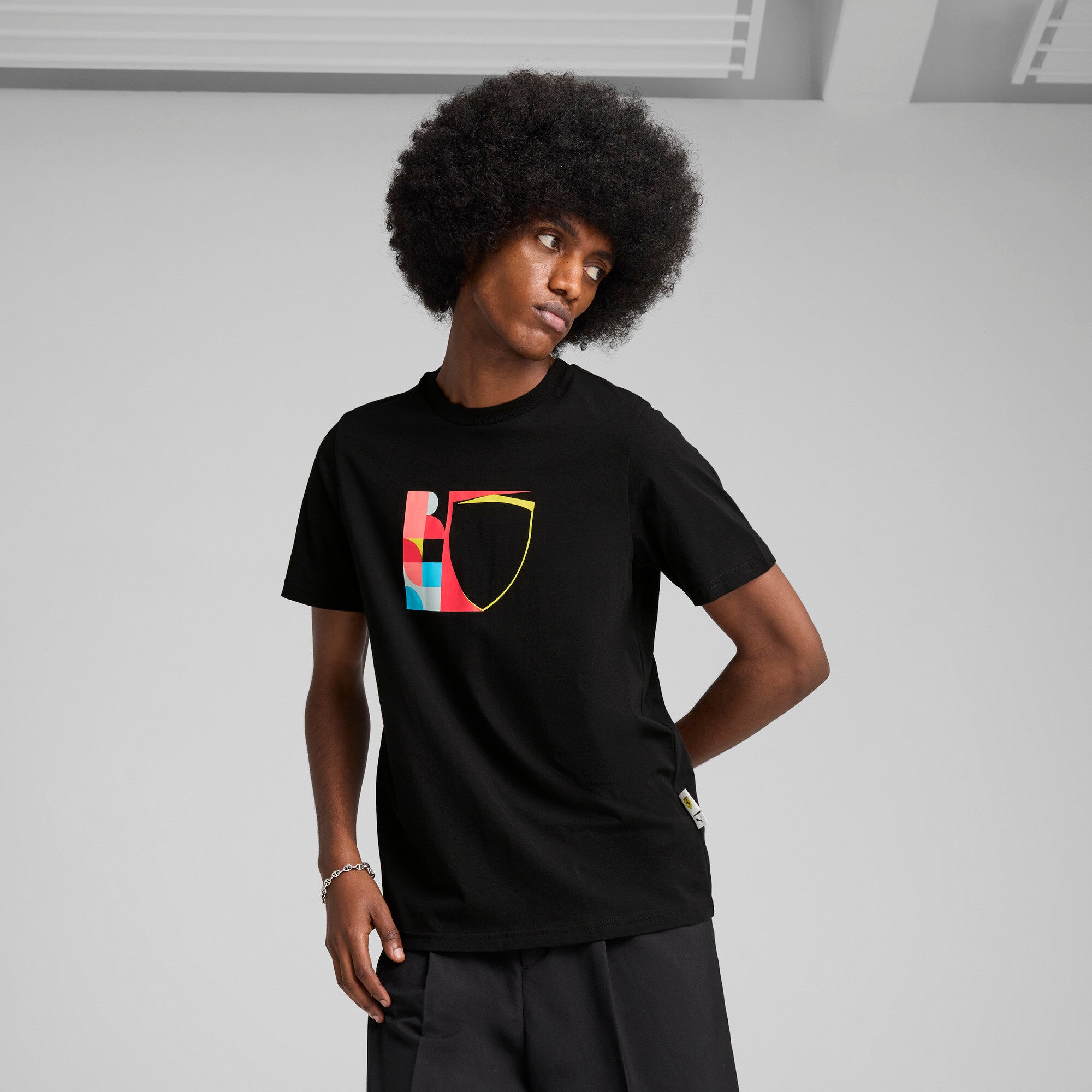Puma scuderia Ferrari HP race big shield tee in black - Model Shot 01