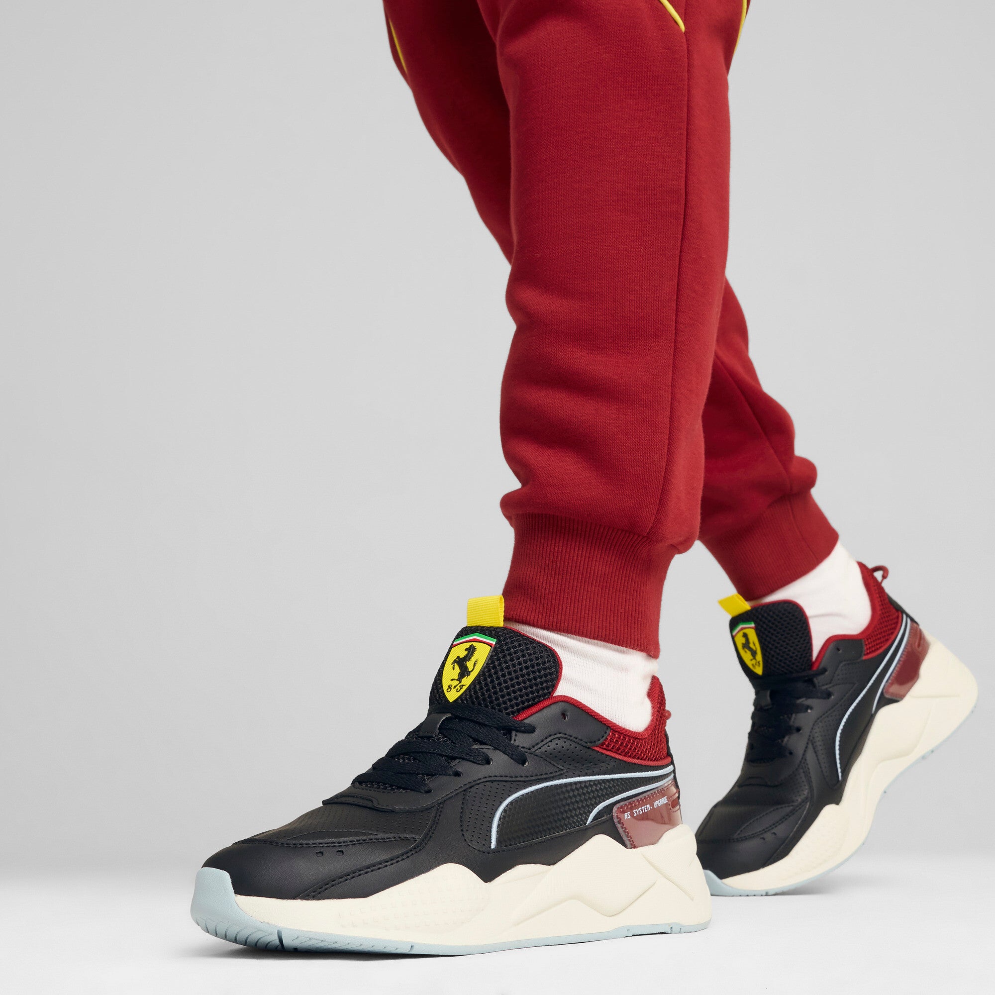 Puma scuderia Ferrari RS-X sneakers in black and intense red - Model Shot 01