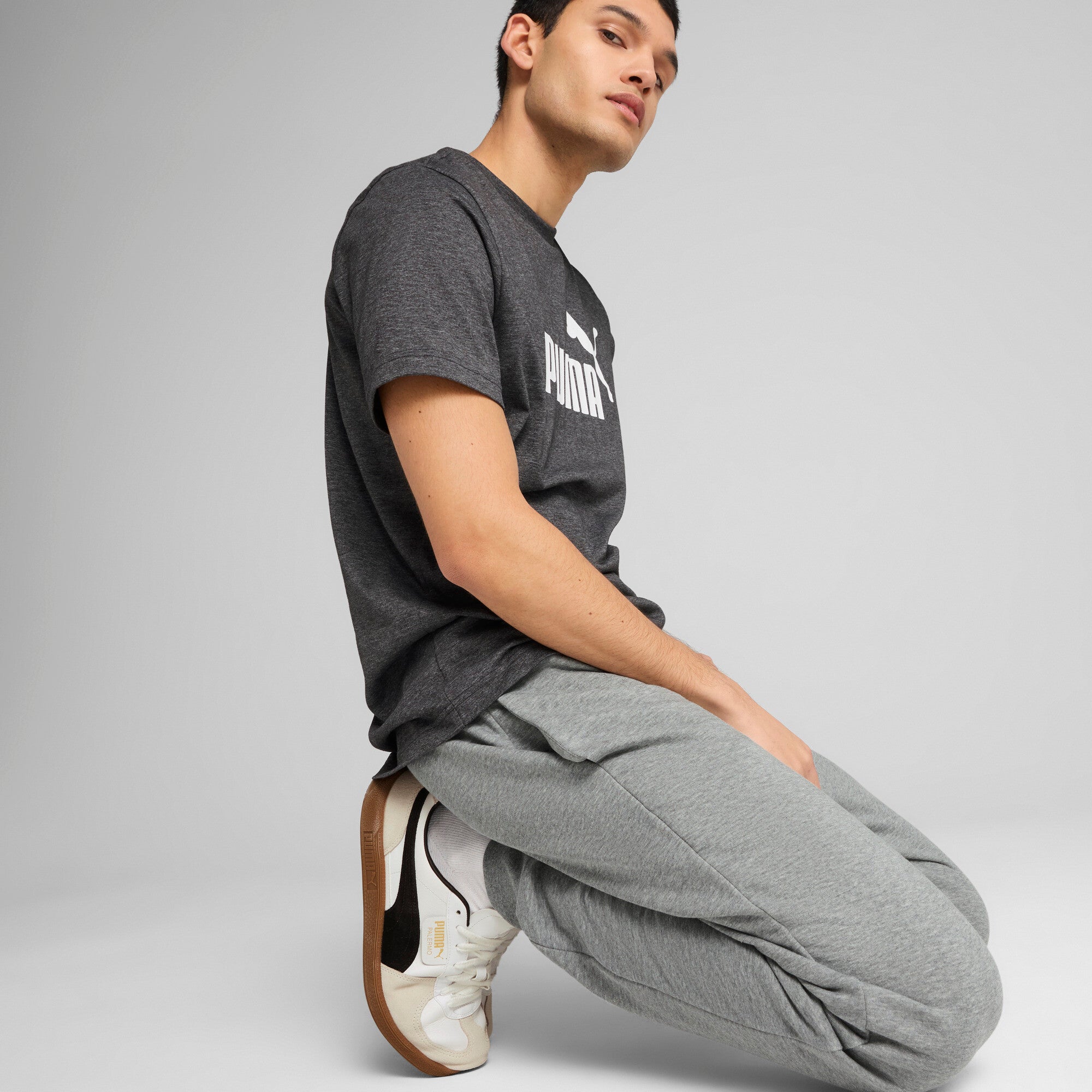 Puma essentials no. 1 logo sweatpants in black - Model Shot 02