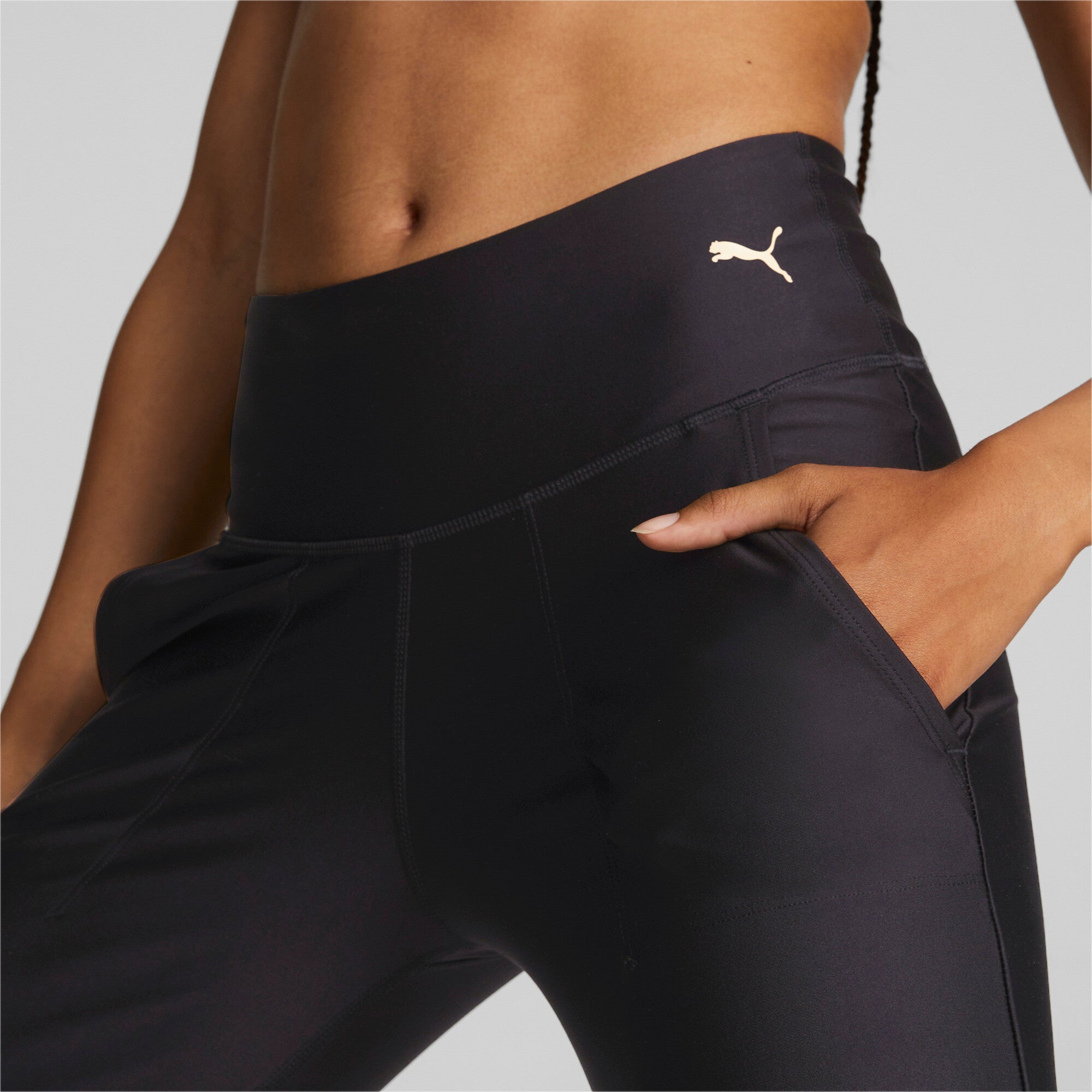Puma fit eversculpt training joggers women in black - Model Shot 02