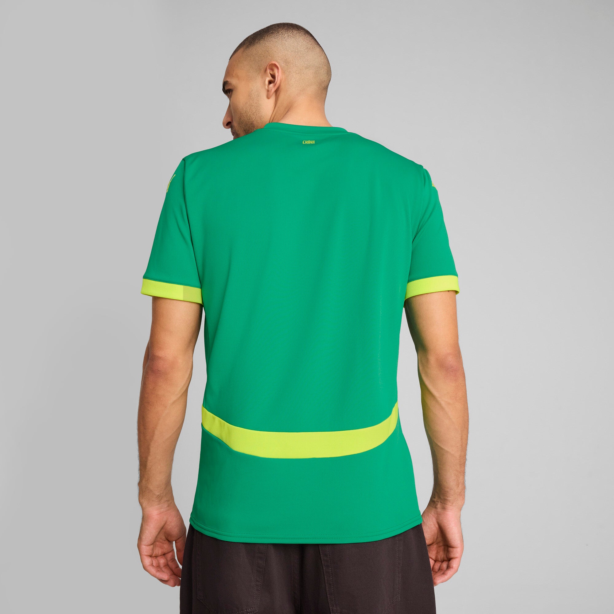 PUMA Senegal 2025 away jersey in sport green and electric lime - Model Shot 04