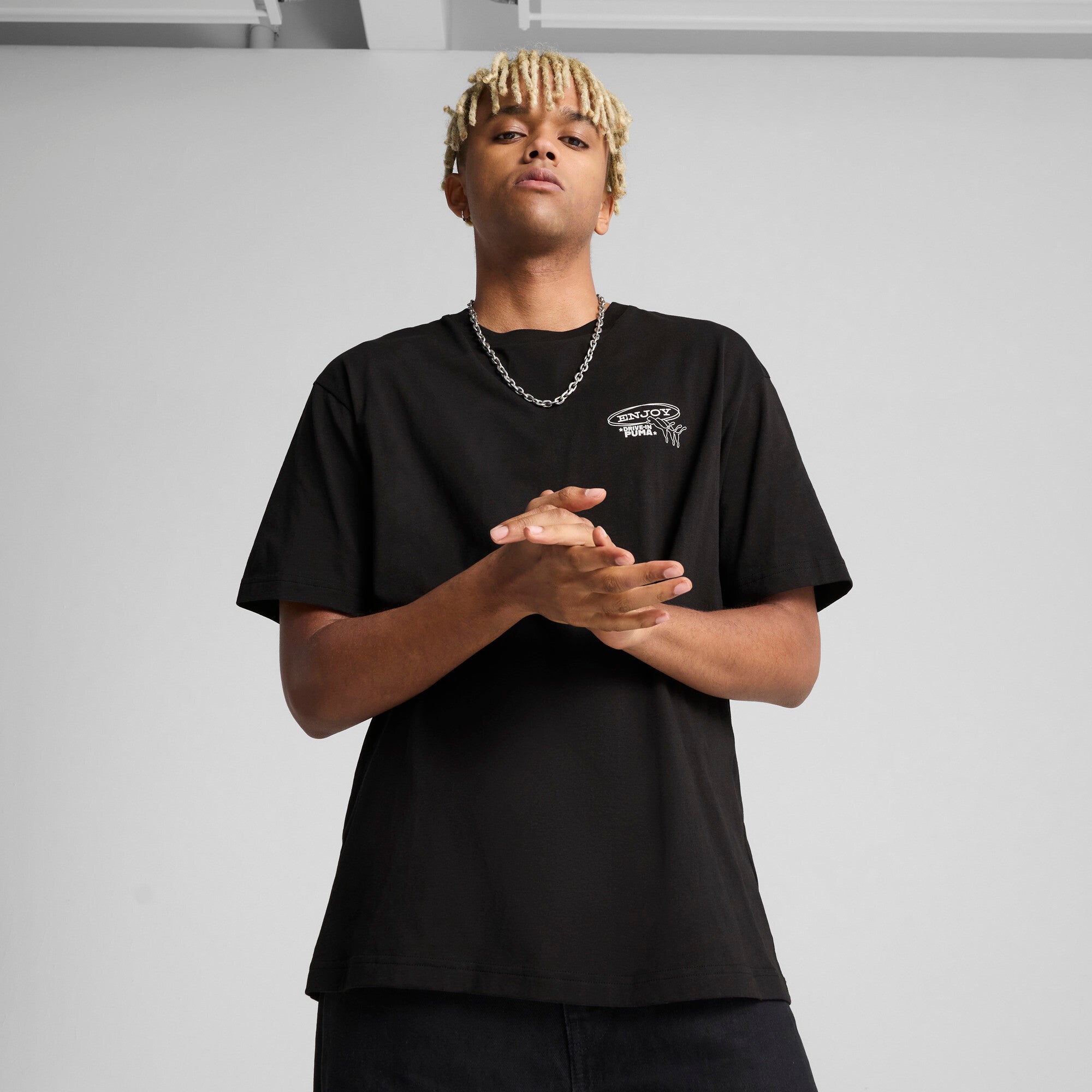 Puma graphics puma drive-in relaxed tee in black - Model Shot 01