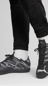 Puma football attacanto tt boots in black - Model Shot 01