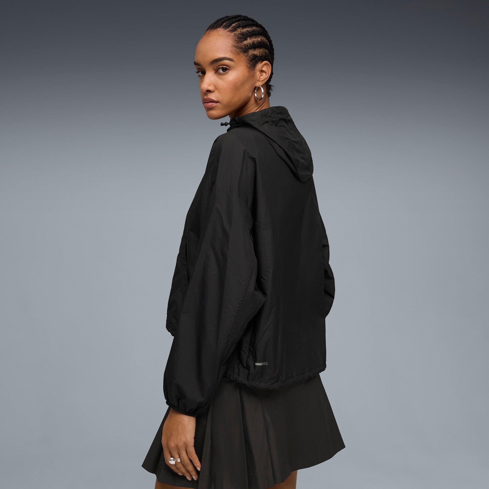PUMA PUMATECH sense oversized windbreaker women in black — model shot 2