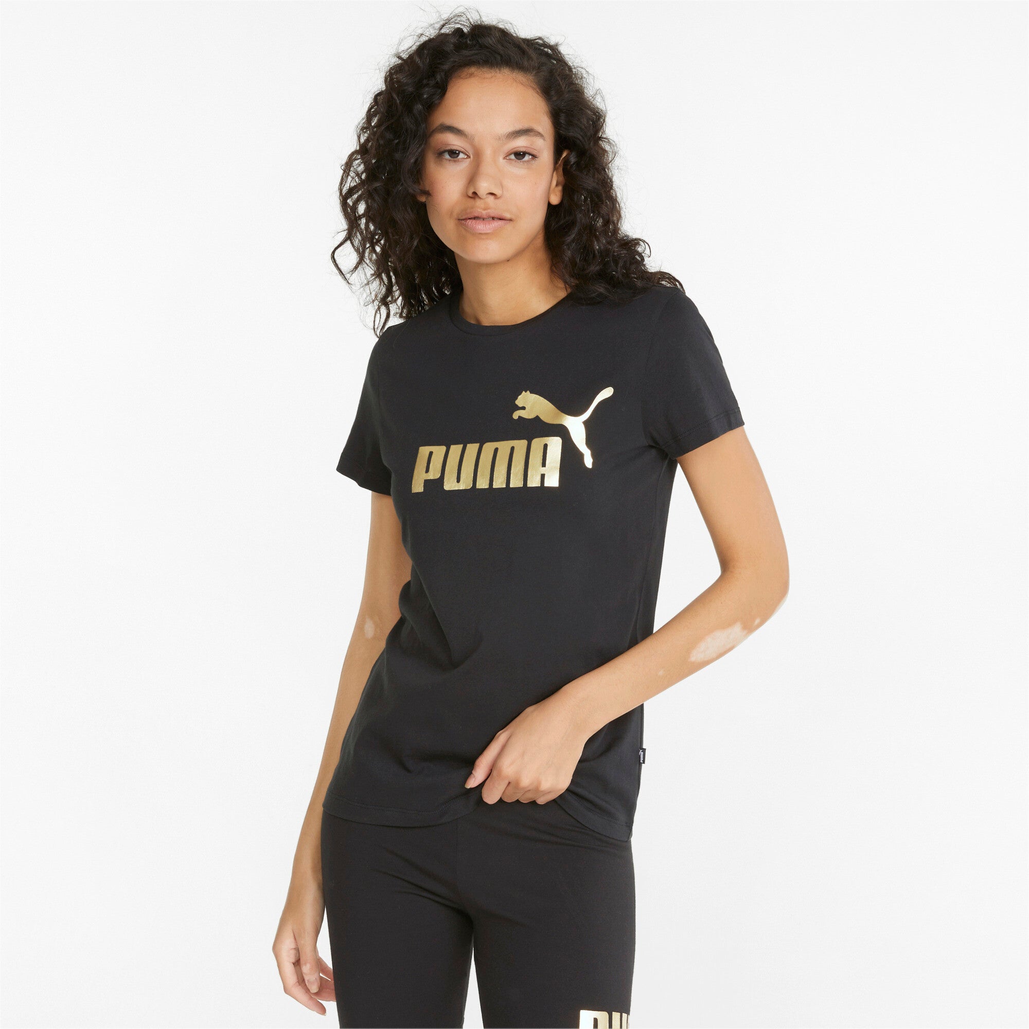 Puma essentials+ metallic logo tee women in black - Model Shot 01