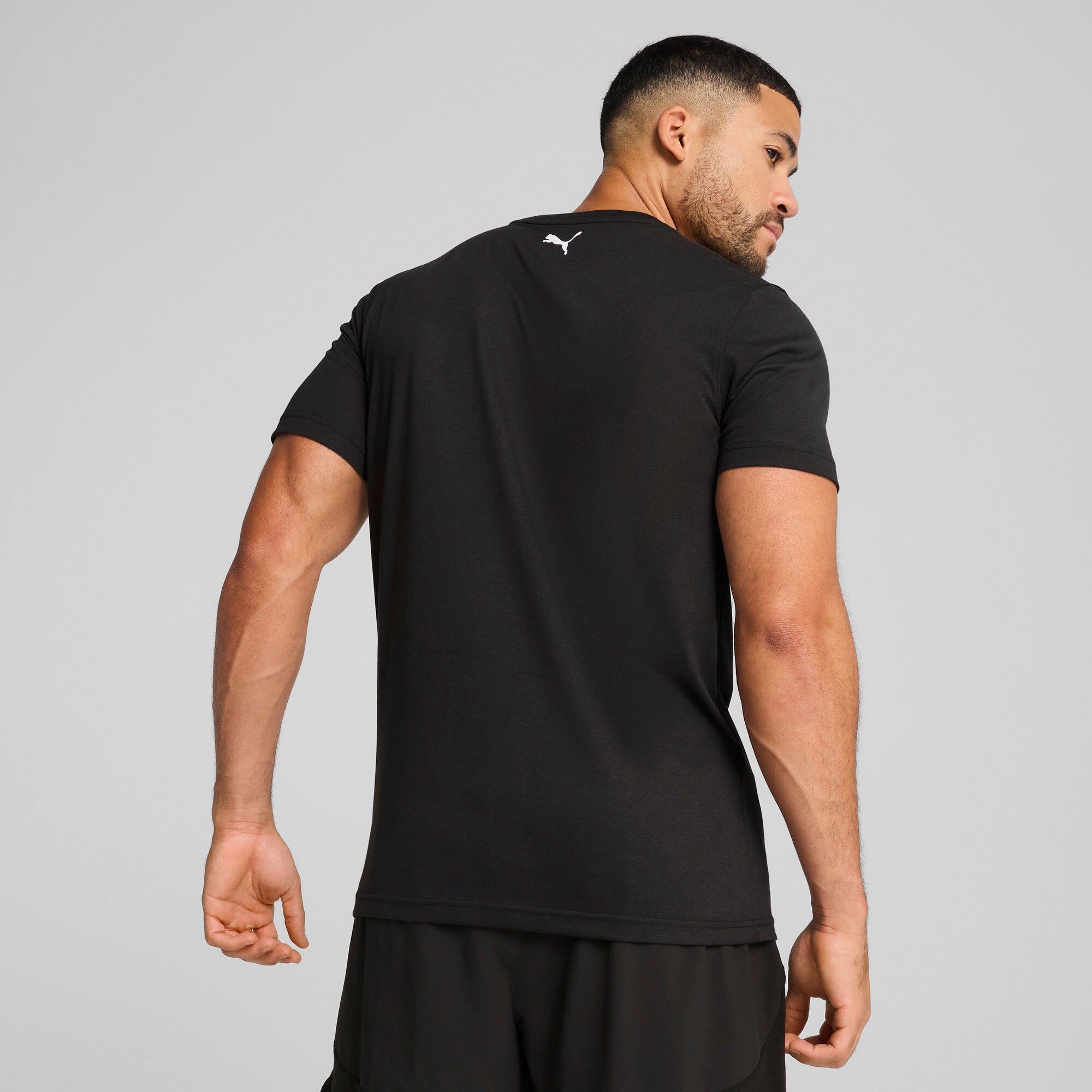 Puma graphics train "forever. faster." tee in black - Model Shot 02