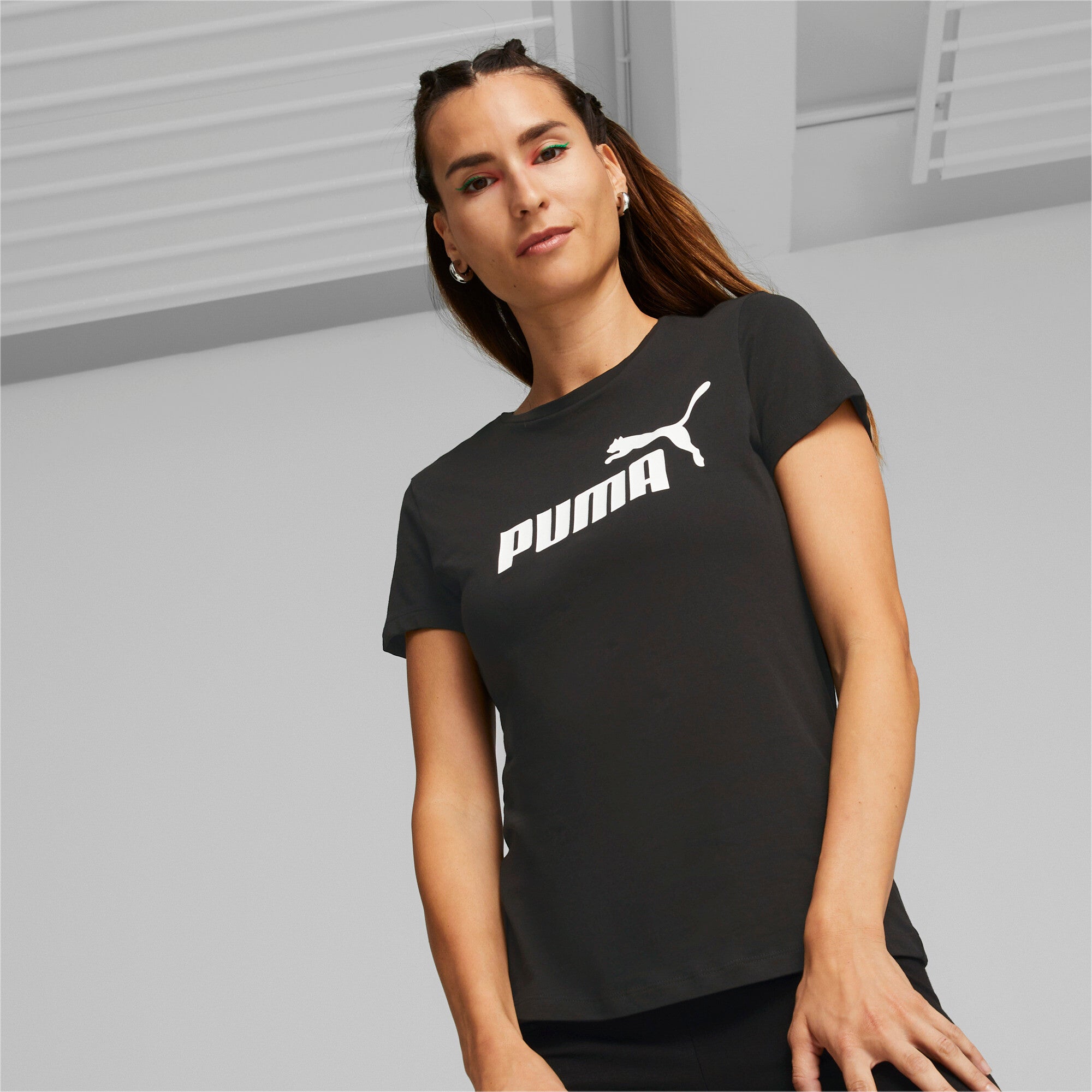 Puma essentials logo tee in black - Model Shot 01