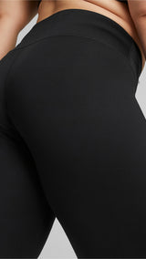 Puma active women's leggings in black - Model Shot 03