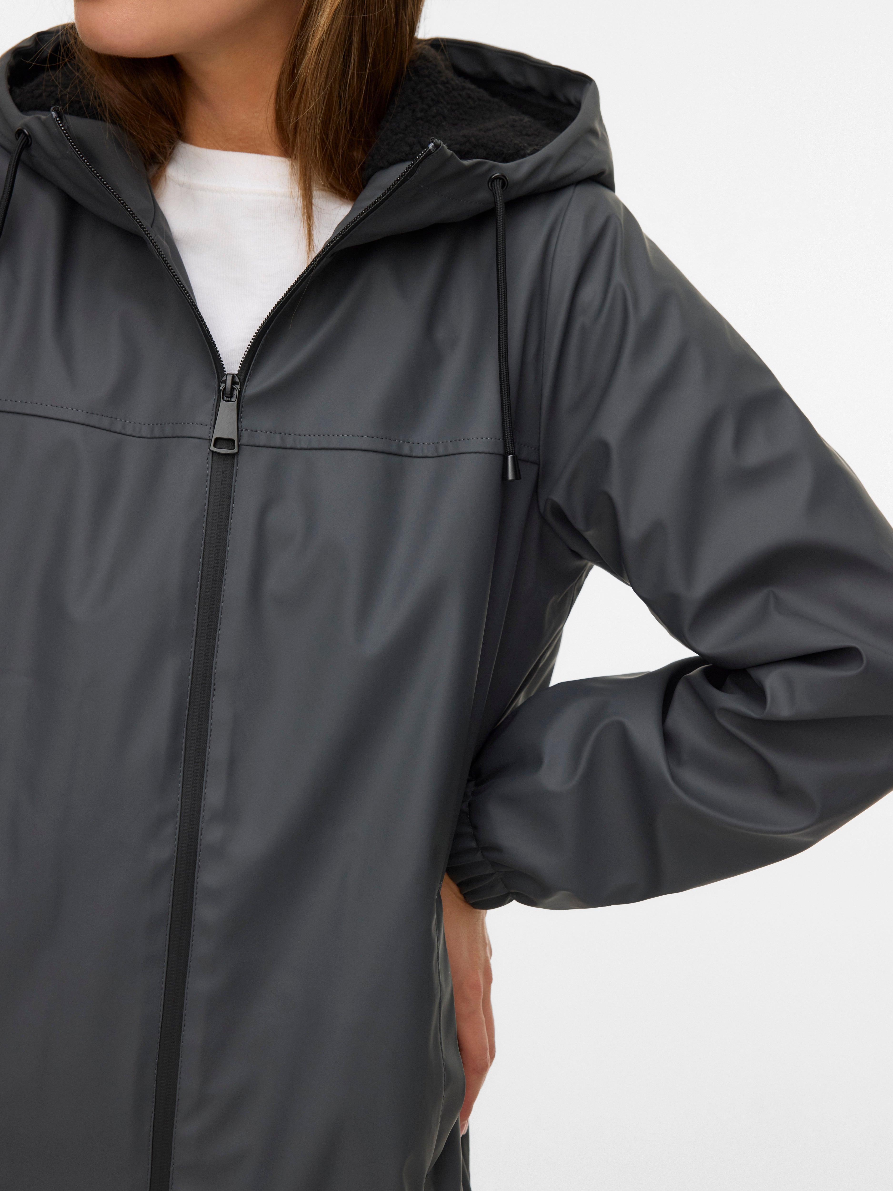 VERO MODA VMASTA teddy coated coat in asphalt - Image 5