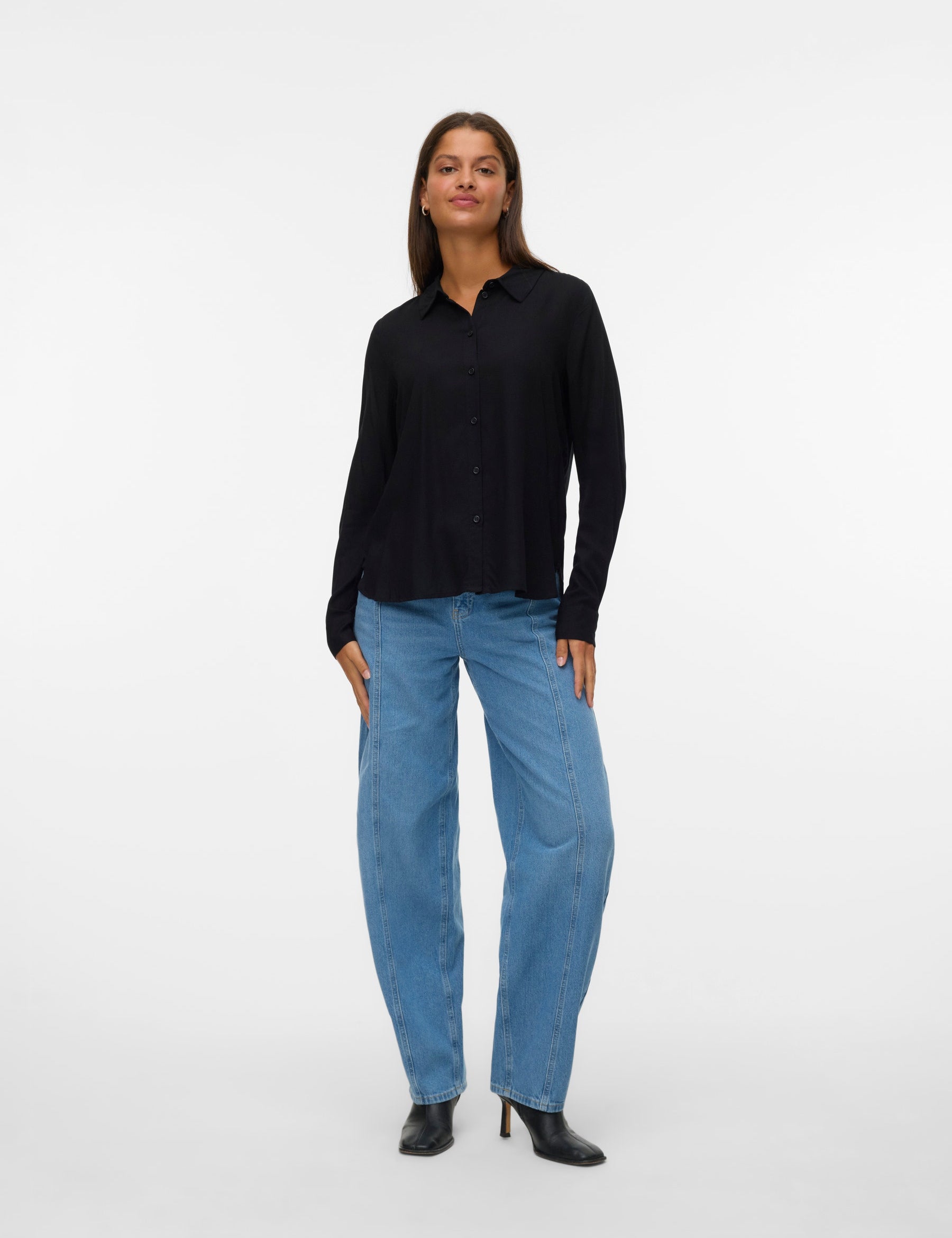VERO MODA VMBUMPY basic shirt in black - Image 1