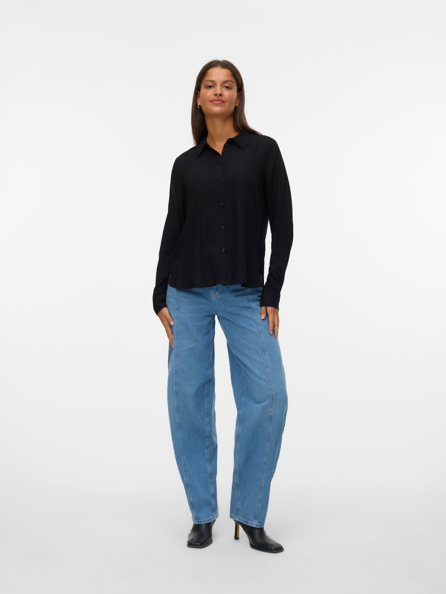 VERO MODA VMBUMPY basic shirt in black - Image 1