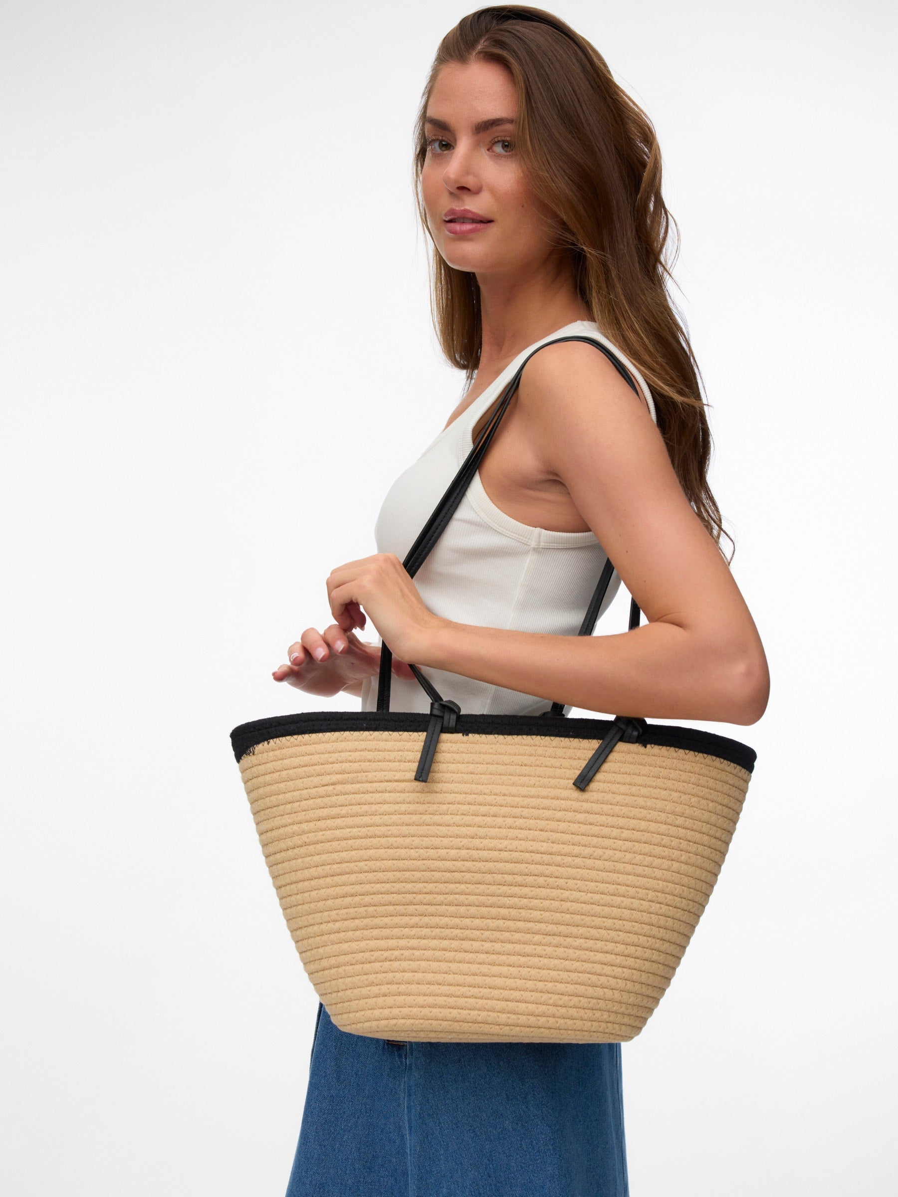 VERO MODA VMCAROLYN shoulder bag in natural black - Image 2