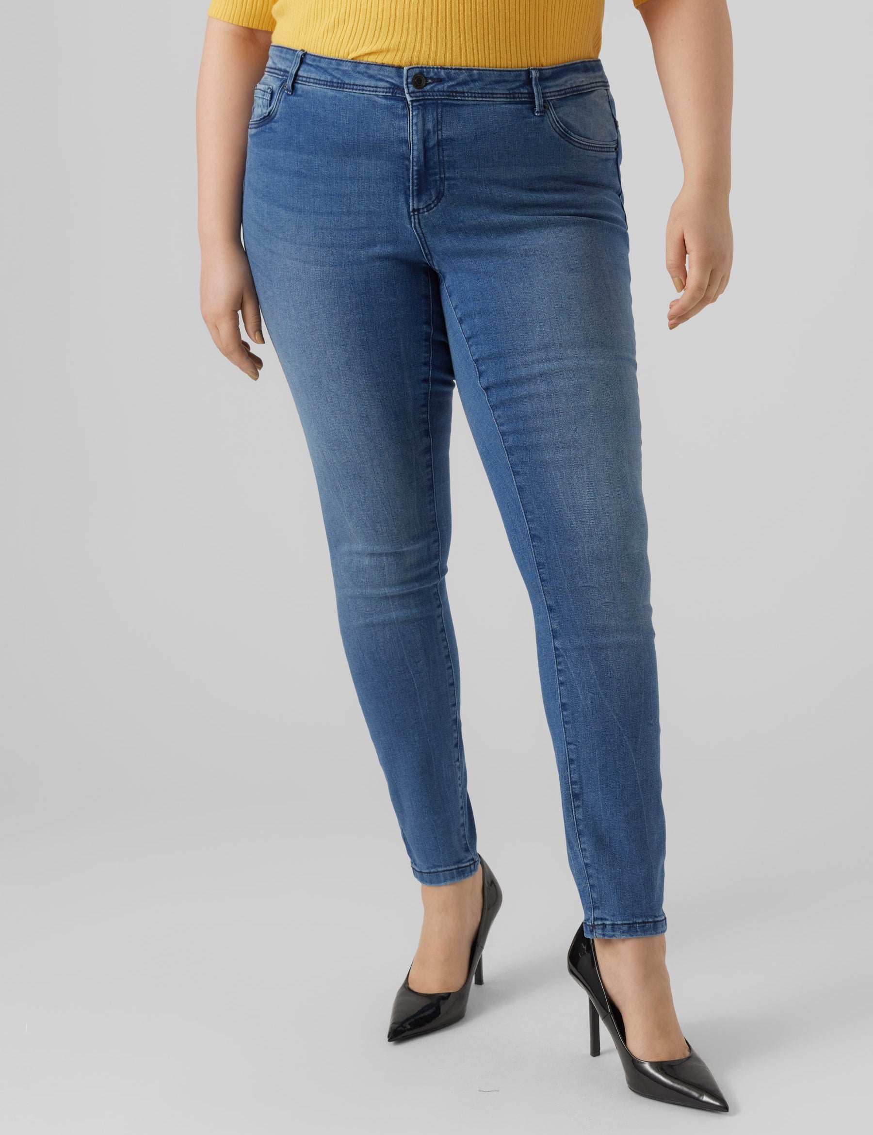 VERO MODA VMCFANYA slim jeans cur in medium blue denim - Image 1