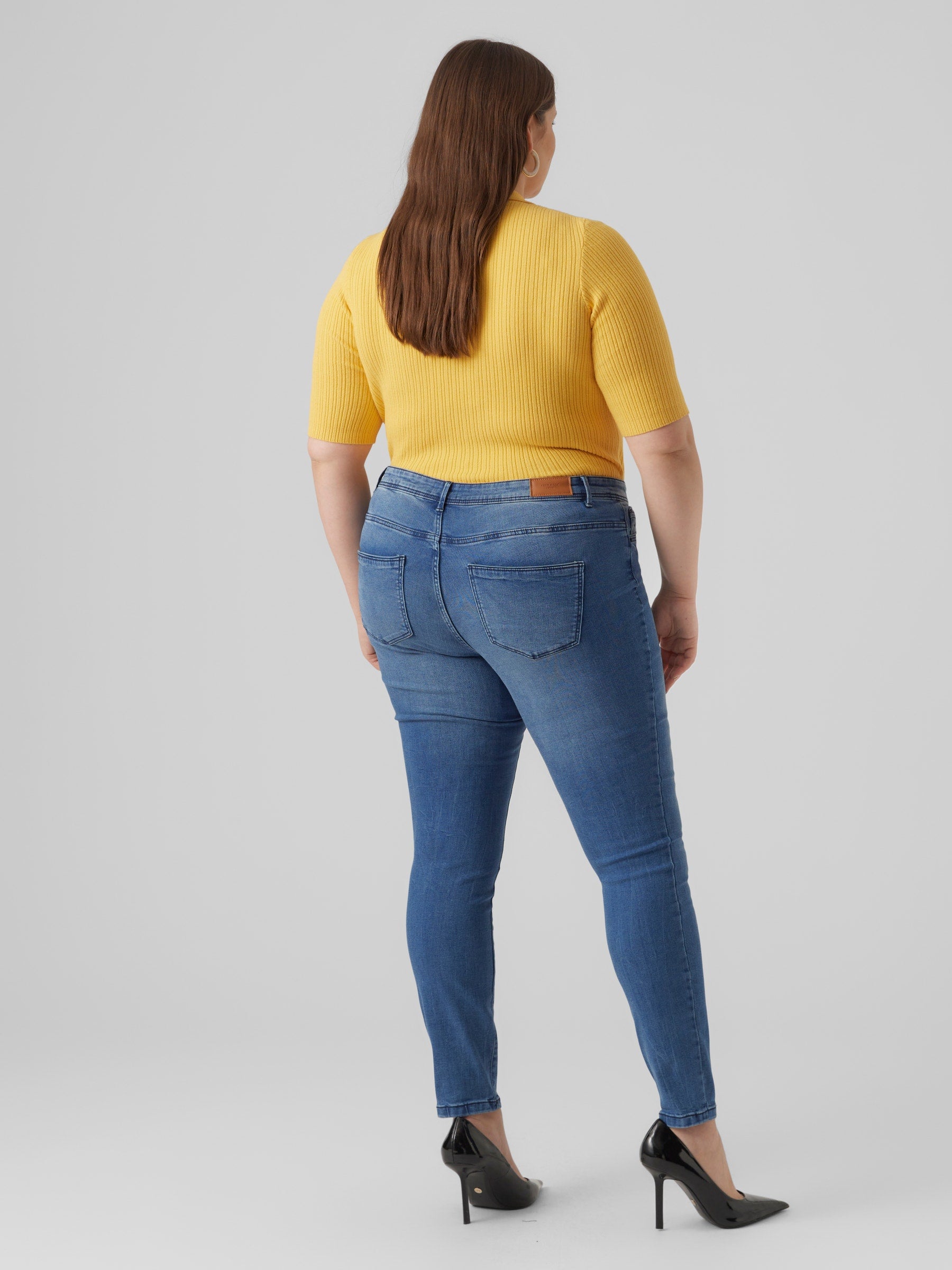 VERO MODA VMCFANYA slim jeans cur in medium blue denim - Image 2