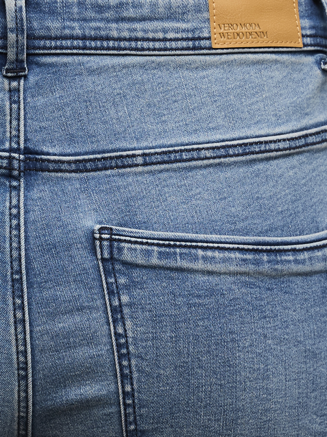 VERO MODA VMCFANYA slim jeans cur in medium blue denim - Image 4
