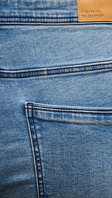 VERO MODA VMCFANYA slim jeans cur in medium blue denim - Image 4