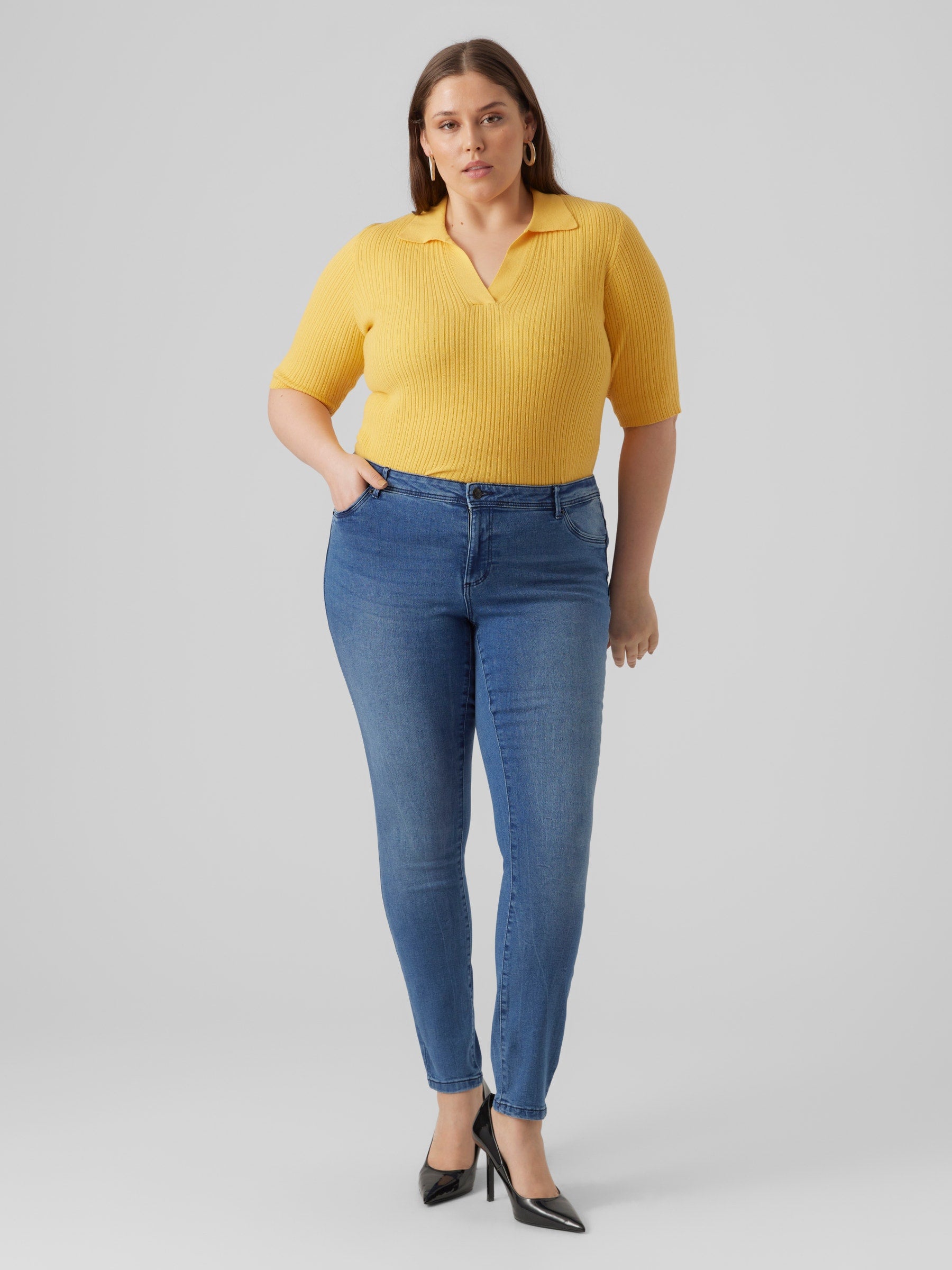 VERO MODA VMCFANYA slim jeans cur in medium blue denim - Image 6