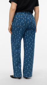 VERO MODA VMCTESSA wide flower denim jeans cur in medium blue denim flower - Image 2