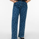 VERO MODA VMCTESSA wide flower denim jeans cur in medium blue denim flower - Image 5