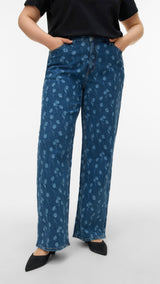 VERO MODA VMCTESSA wide flower denim jeans cur in medium blue denim flower - Image 5