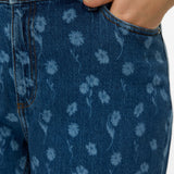VERO MODA VMCTESSA wide flower denim jeans cur in medium blue denim flower - Image 6