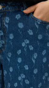 VERO MODA VMCTESSA wide flower denim jeans cur in medium blue denim flower - Image 6