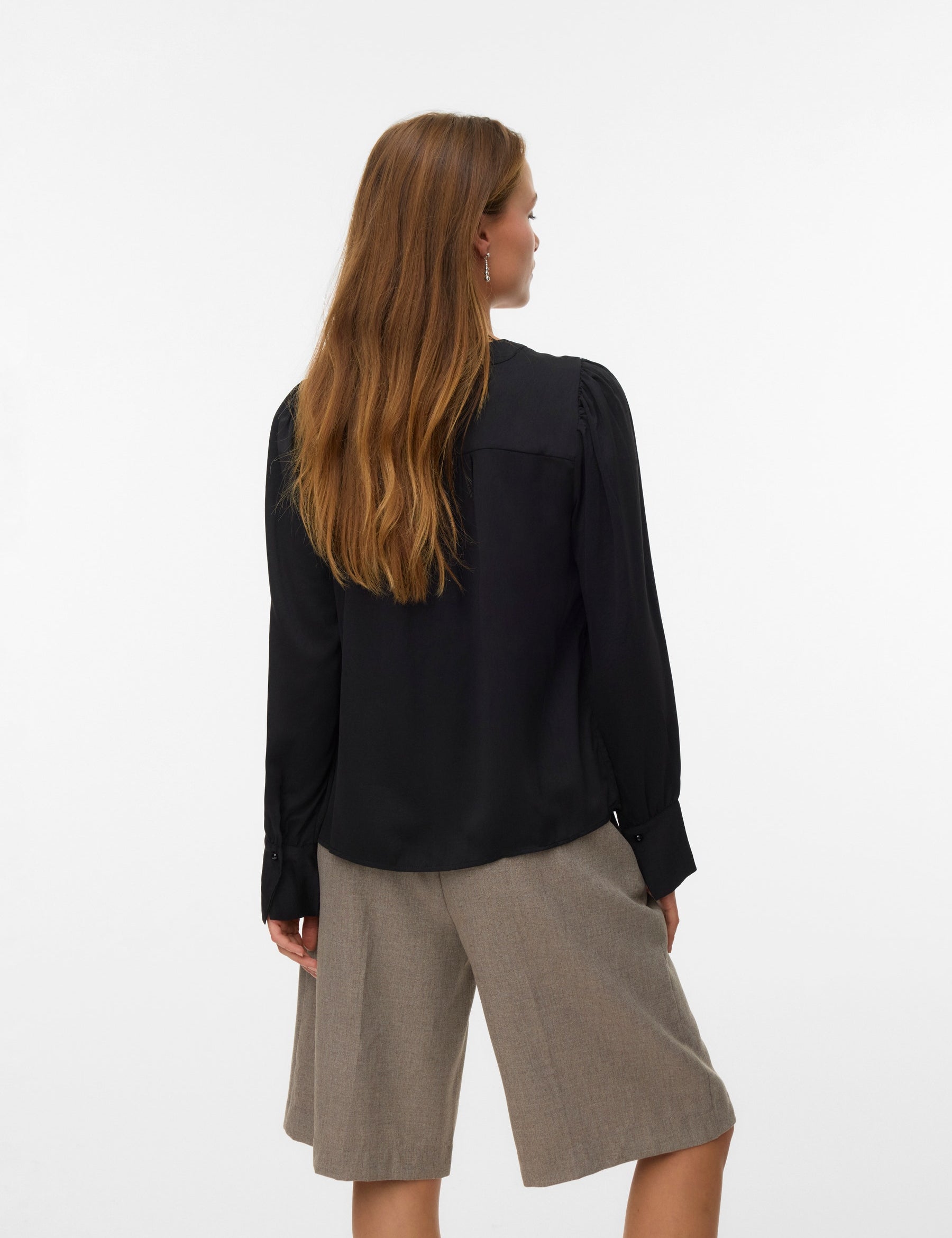 VERO MODA VMFASANA v-neck shirt in black - Image 2