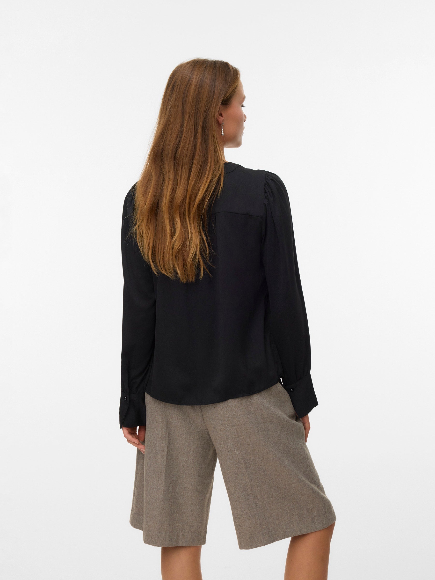VERO MODA VMFASANA v-neck shirt in black - Image 2