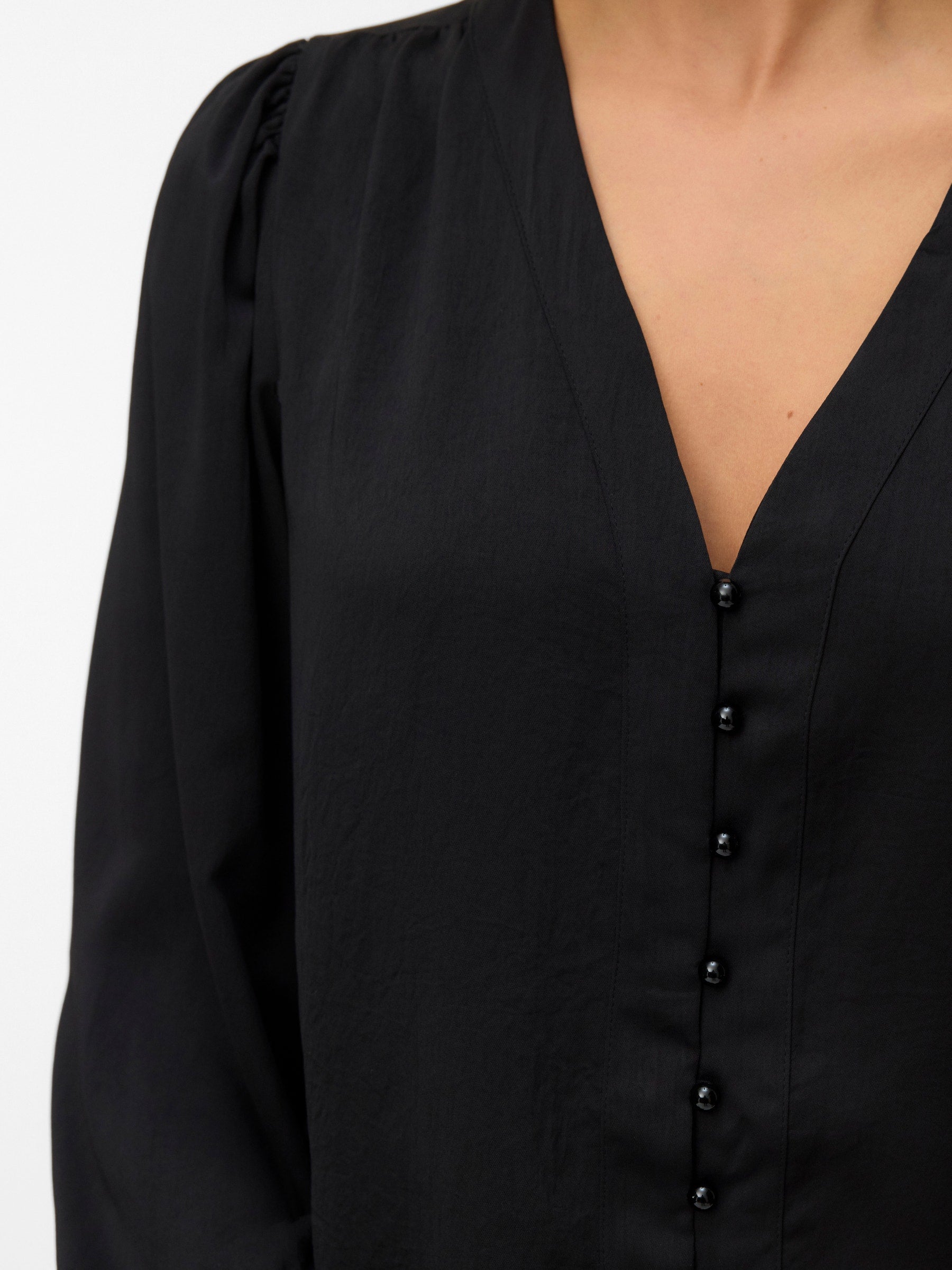 VERO MODA VMFASANA v-neck shirt in black - Image 5