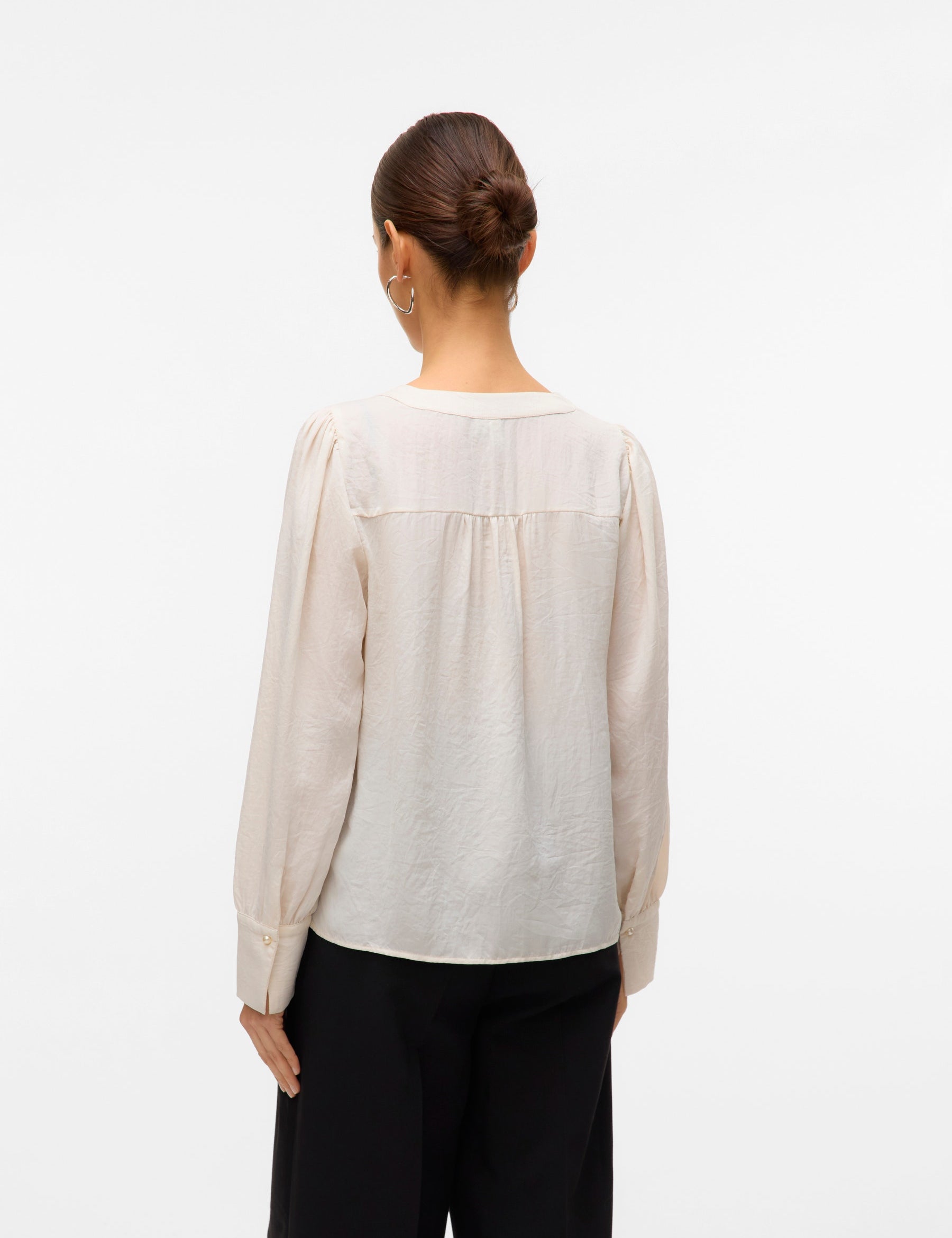VERO MODA VMFASANA v-neck shirt in birch - Image 2
