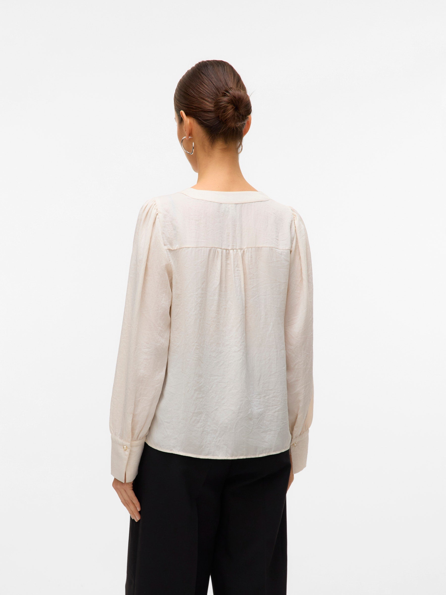VERO MODA VMFASANA v-neck shirt in birch - Image 2