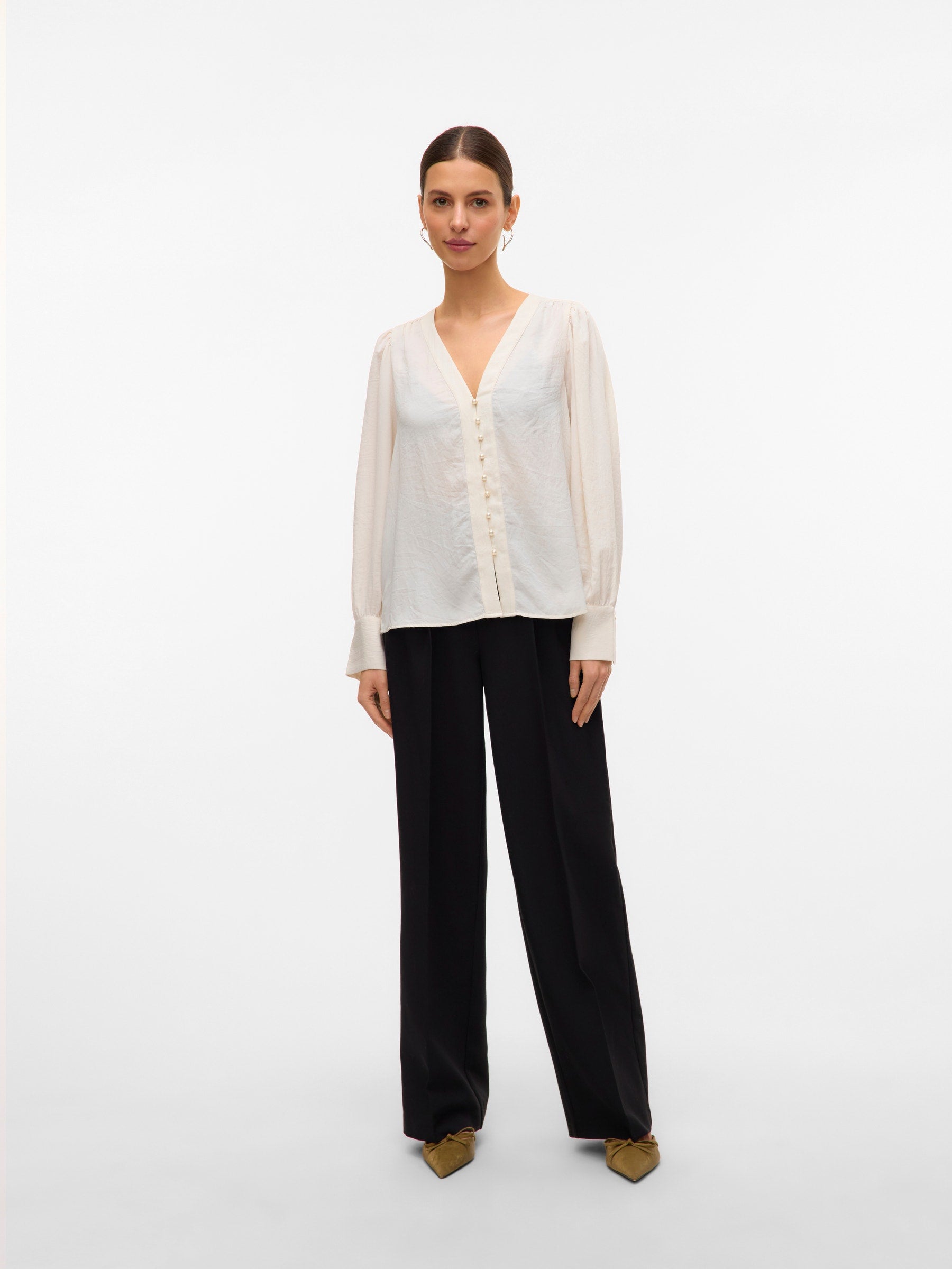 VERO MODA VMFASANA v-neck shirt in birch - Image 4