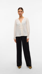 VERO MODA VMFASANA v-neck shirt in birch - Image 4