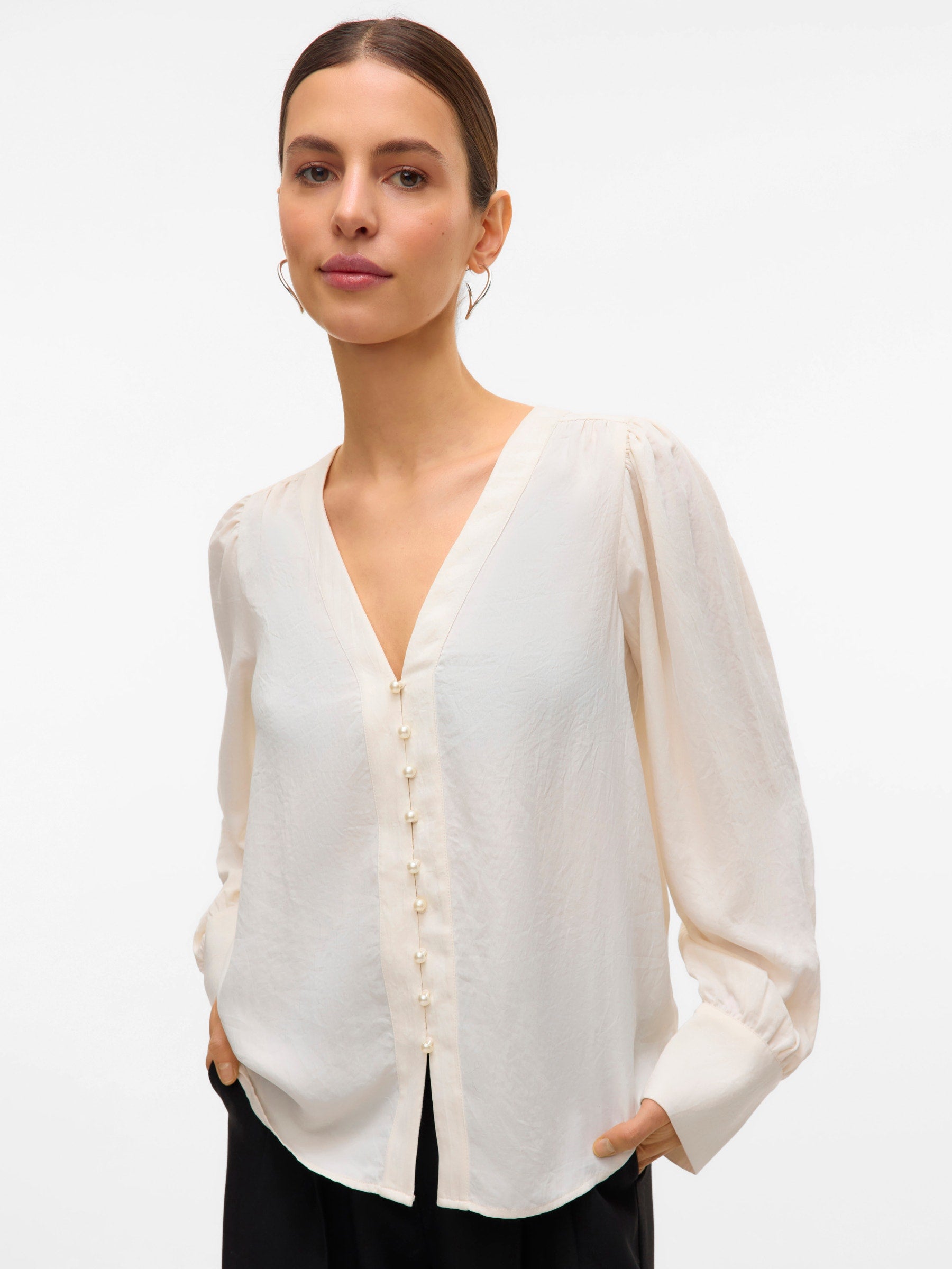VERO MODA VMFASANA v-neck shirt in birch - Image 5