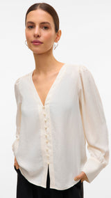 VERO MODA VMFASANA v-neck shirt in birch - Image 5