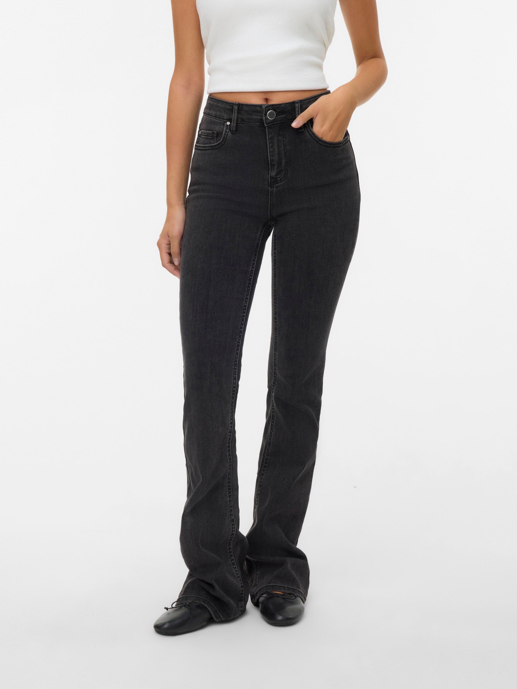 VERO MODA VMFLASH flared jeans in black - Image 5